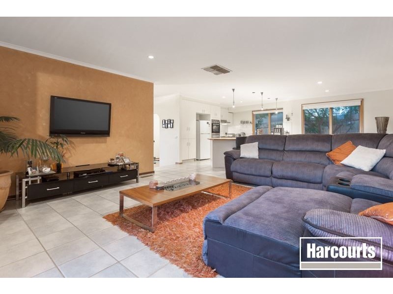 52 Avebury Drive, Berwick VIC 3806