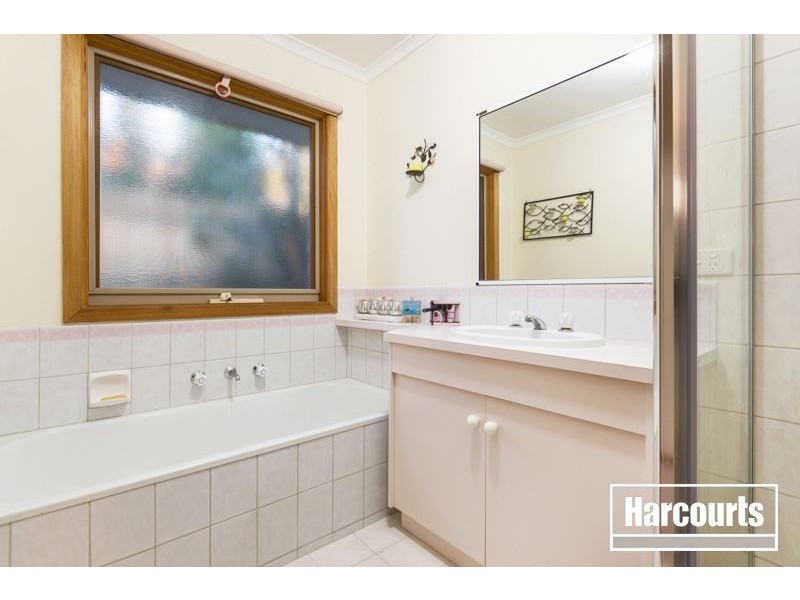 52 Avebury Drive, Berwick VIC 3806
