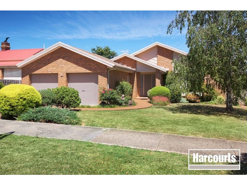 19 Edrington Park Drive, Berwick VIC 3806