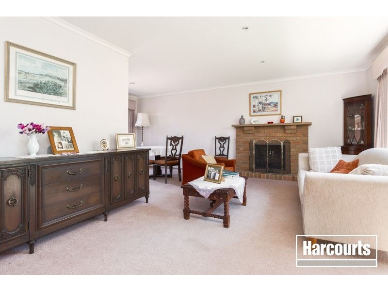 19 Edrington Park Drive, Berwick VIC 3806