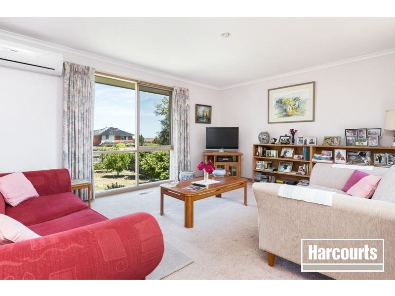 19 Edrington Park Drive, Berwick VIC 3806