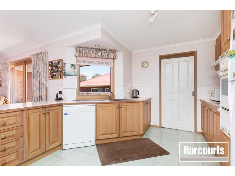 19 Edrington Park Drive, Berwick VIC 3806