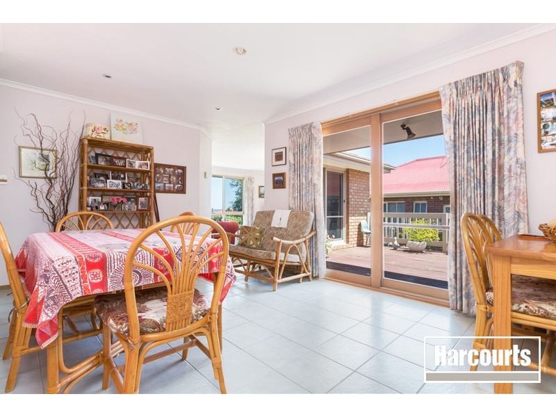 19 Edrington Park Drive, Berwick VIC 3806