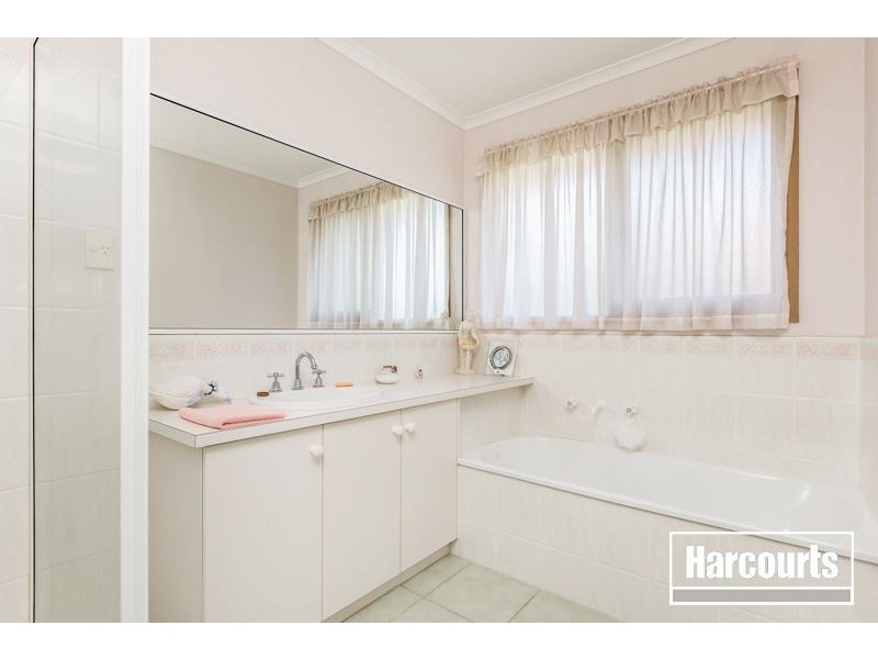 19 Edrington Park Drive, Berwick VIC 3806