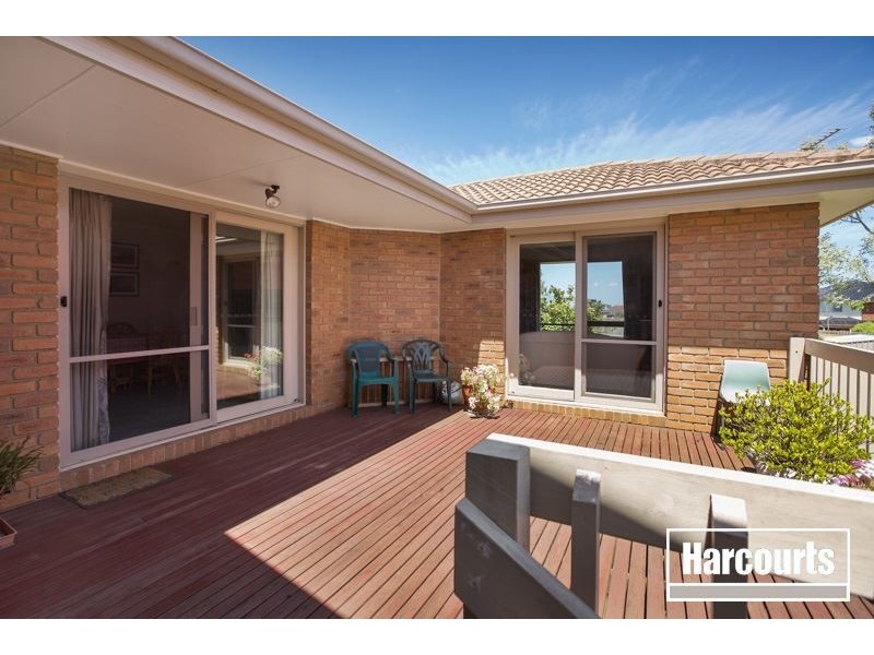 19 Edrington Park Drive, Berwick VIC 3806