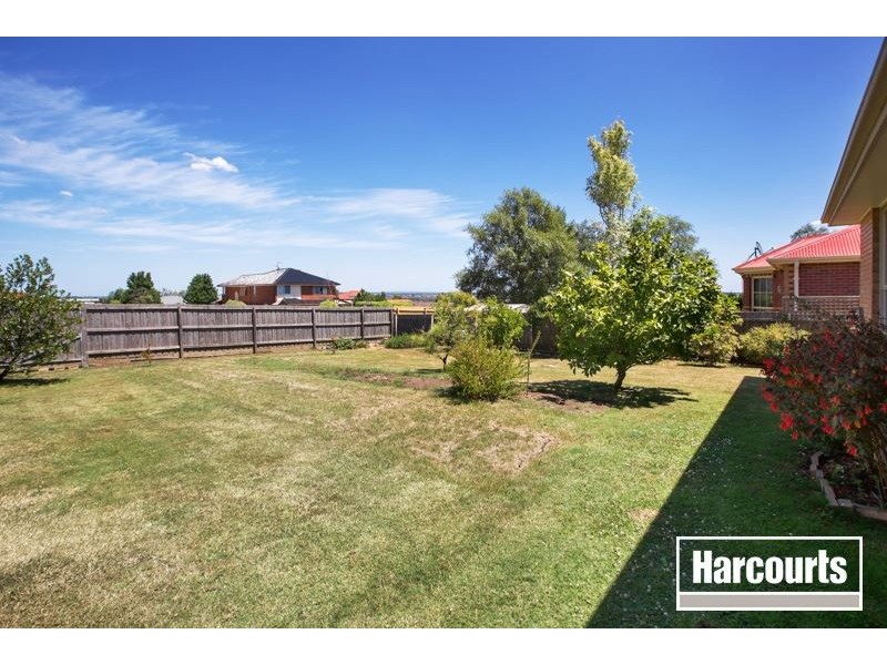 19 Edrington Park Drive, Berwick VIC 3806