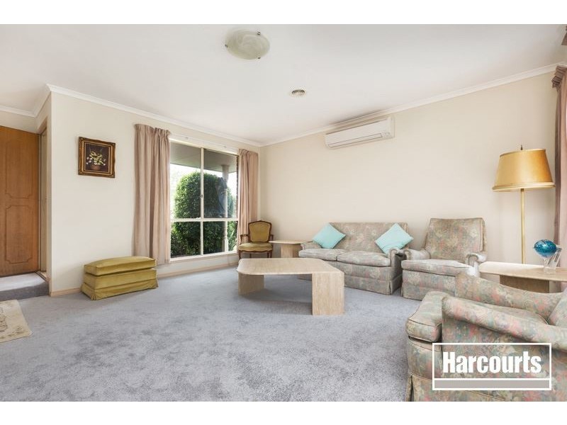 2 Kalastaire Grove, Berwick VIC 3806