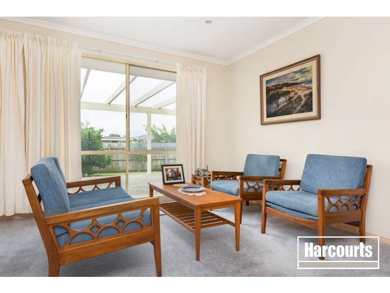 2 Kalastaire Grove, Berwick VIC 3806