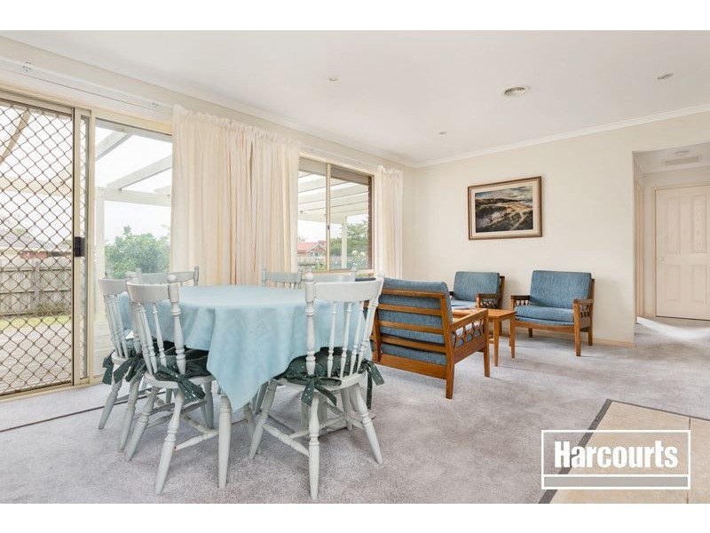 2 Kalastaire Grove, Berwick VIC 3806