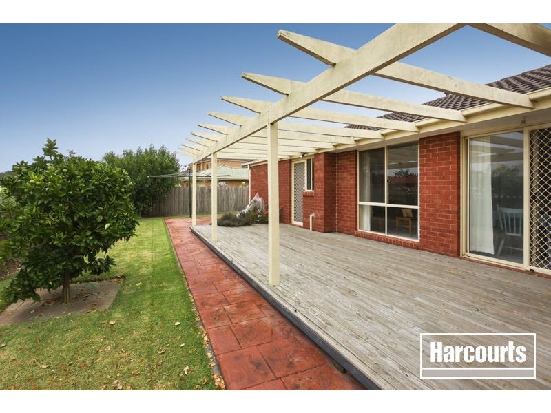 2 Kalastaire Grove, Berwick VIC 3806