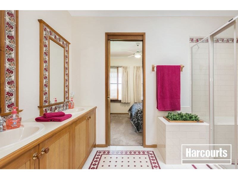 13 Eastern Park Square, Narre Warren South VIC 3805