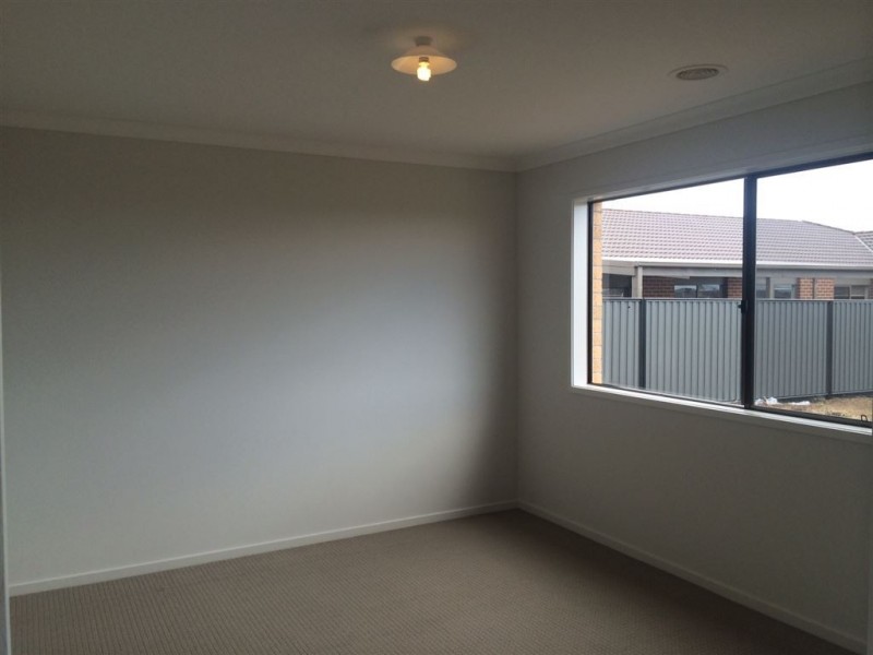 24 Haflinger Avenue, Clyde North VIC 3978