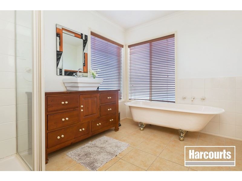 7 Saintly Grove, Berwick VIC 3806