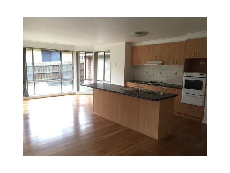 5 Cunneen Crescent, Berwick VIC 3806