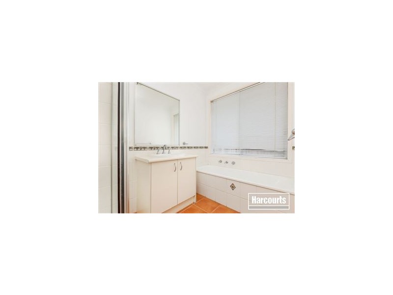 5 Cunneen Crescent, Berwick VIC 3806