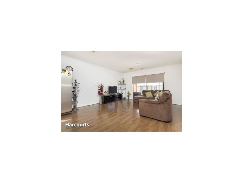 8 Amesbury Way, Clyde North VIC 3978