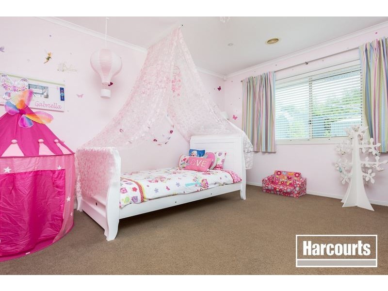 33 Bryn Mawr Boulevard, Berwick VIC 3806