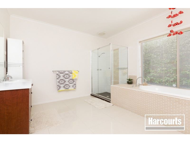 33 Bryn Mawr Boulevard, Berwick VIC 3806