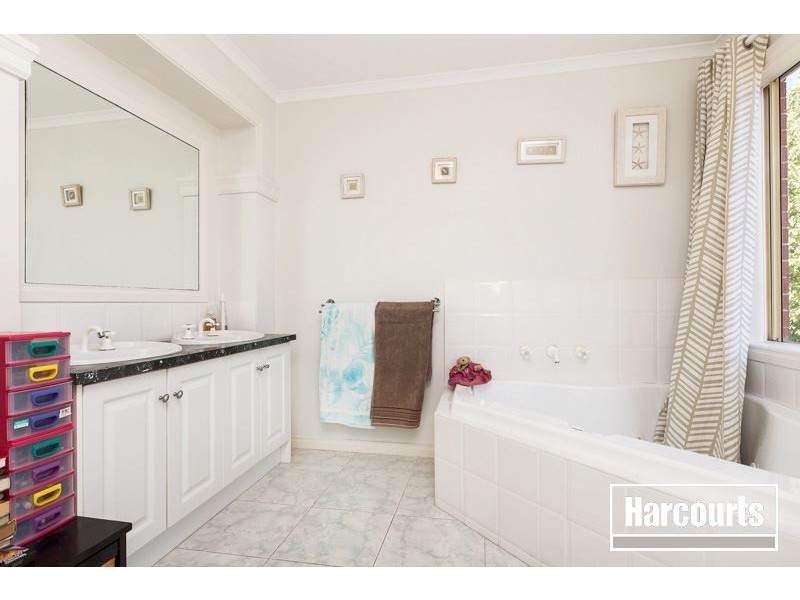 28 Highfielde Avenue, Berwick VIC 3806