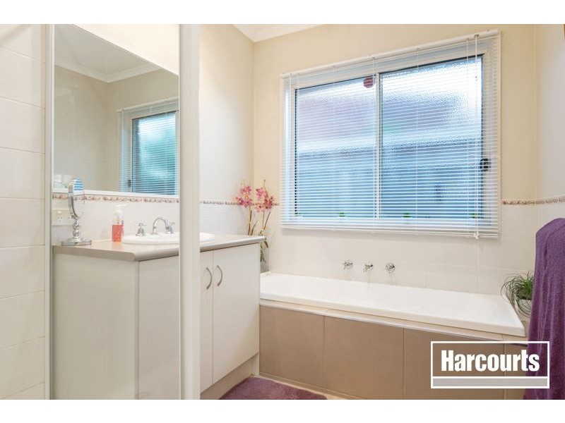 5 Angelique Street, Berwick VIC 3806