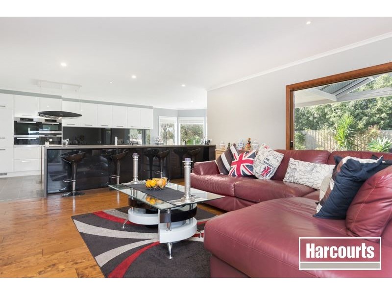 18 Jerilderie Drive, Berwick VIC 3806