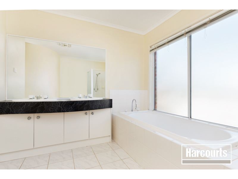 18 Jerilderie Drive, Berwick VIC 3806