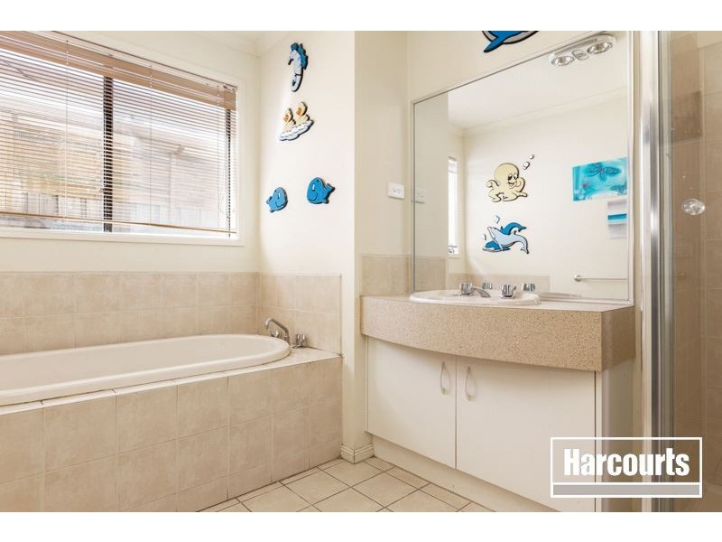 14 Hampshire Drive, Narre Warren South VIC 3805