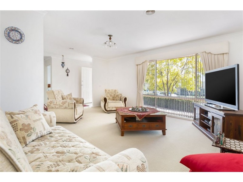 92 Lakeview Drive, Narre Warren South VIC 3805