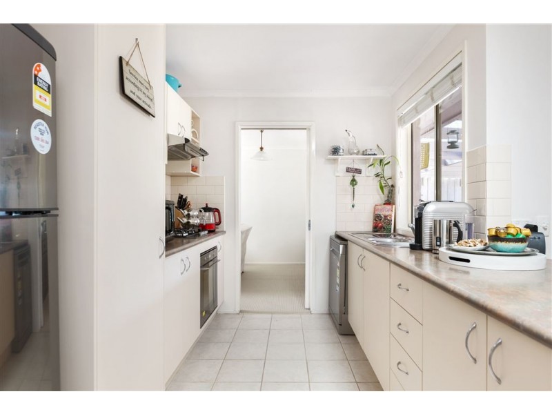 92 Lakeview Drive, Narre Warren South VIC 3805