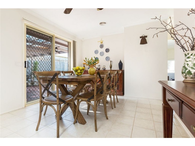 92 Lakeview Drive, Narre Warren South VIC 3805