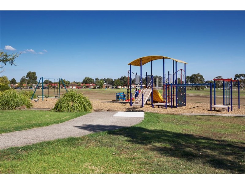 92 Lakeview Drive, Narre Warren South VIC 3805