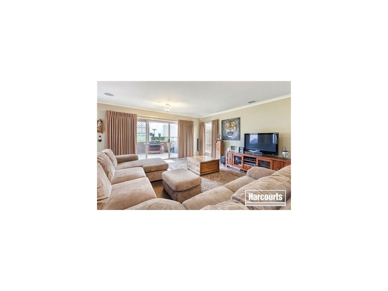 4 Highvale Crescent, Berwick VIC 3806