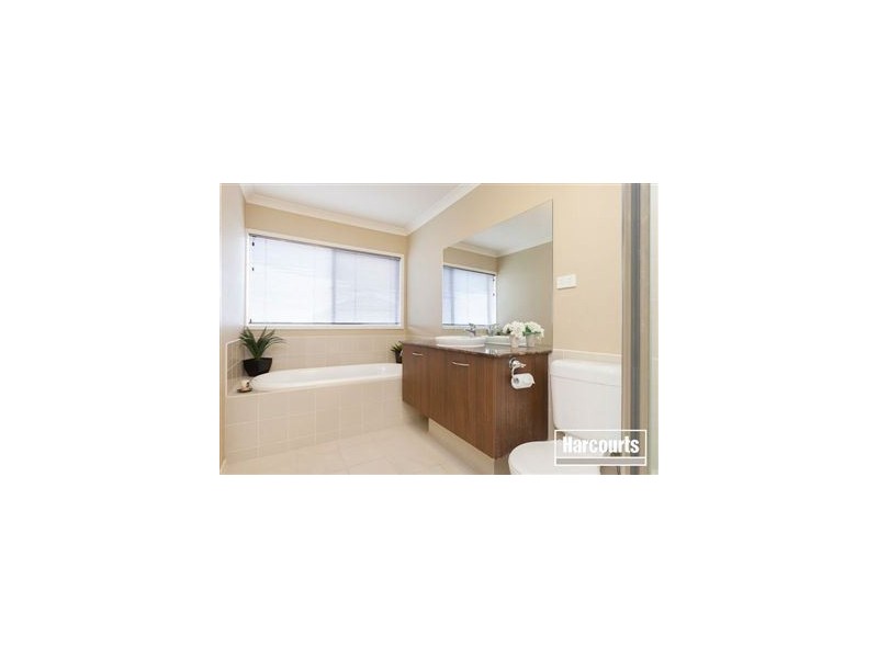 4 Highvale Crescent, Berwick VIC 3806