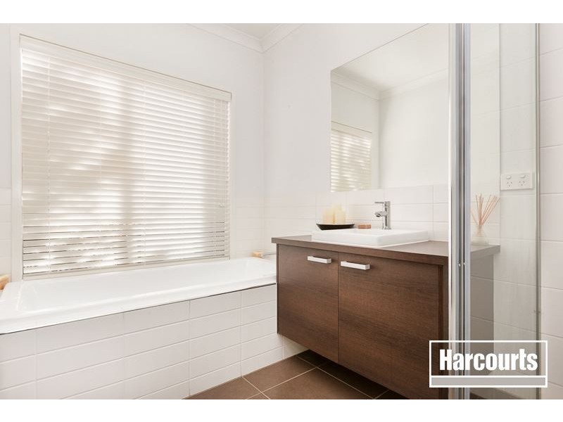 4 Lawrence Close, Pakenham VIC 3810