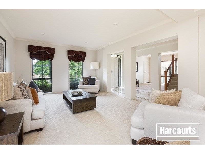 30 Kuranda Crescent, Berwick VIC 3806