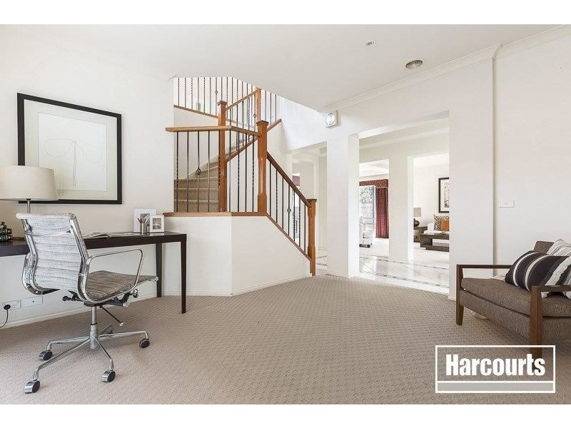 30 Kuranda Crescent, Berwick VIC 3806