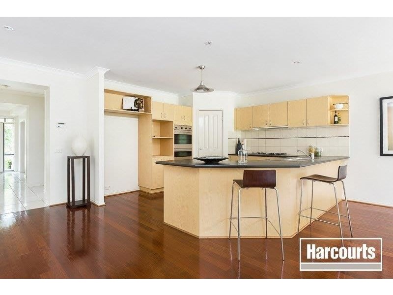 30 Kuranda Crescent, Berwick VIC 3806