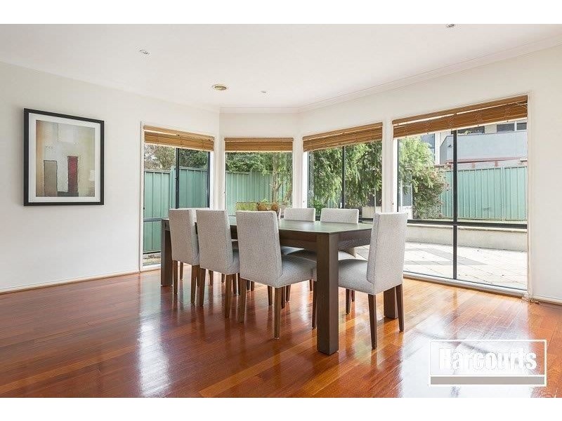 30 Kuranda Crescent, Berwick VIC 3806