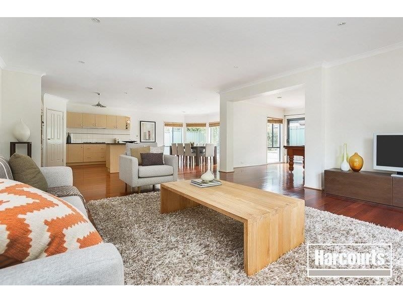 30 Kuranda Crescent, Berwick VIC 3806