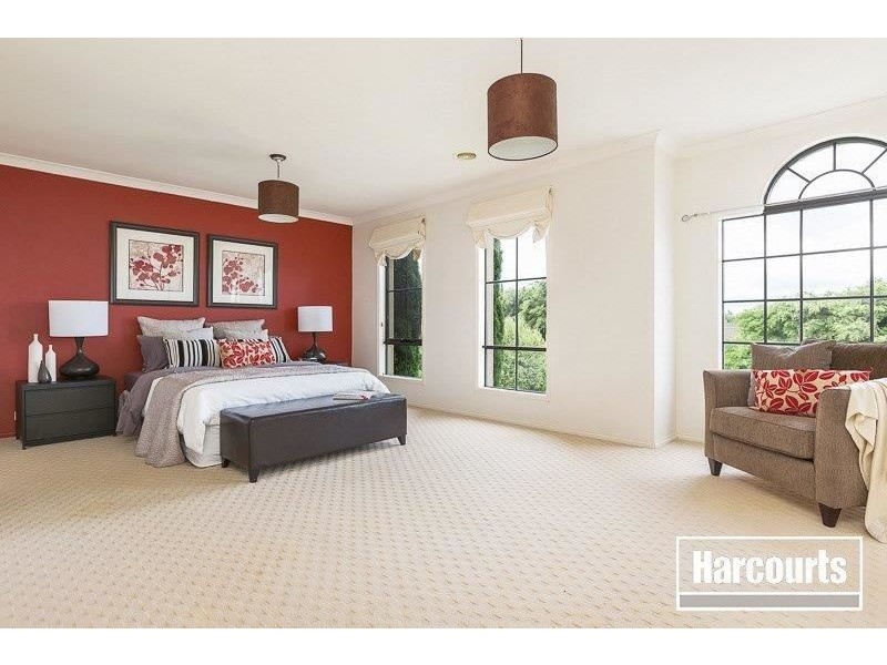 30 Kuranda Crescent, Berwick VIC 3806