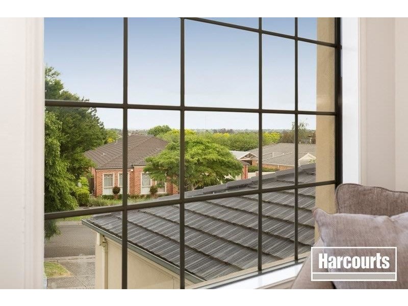 30 Kuranda Crescent, Berwick VIC 3806