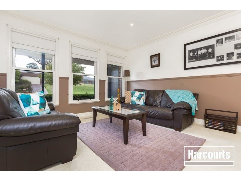 8 Hilltop Close, Narre Warren South VIC 3805