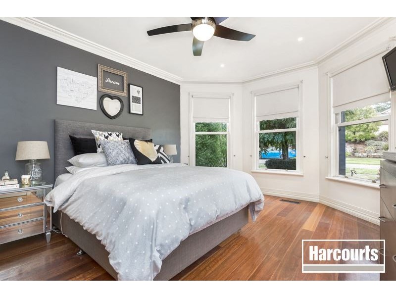 8 Hilltop Close, Narre Warren South VIC 3805