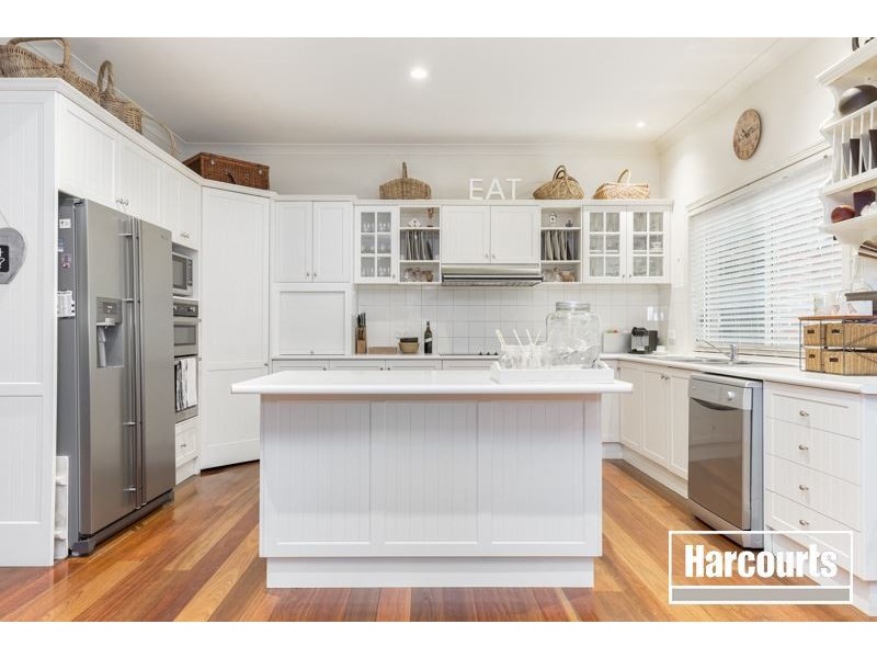 8 Hilltop Close, Narre Warren South VIC 3805