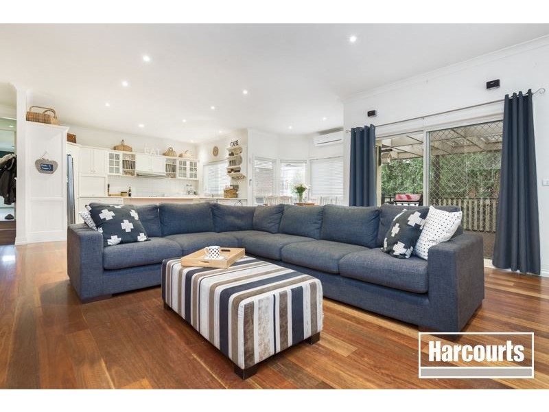 8 Hilltop Close, Narre Warren South VIC 3805