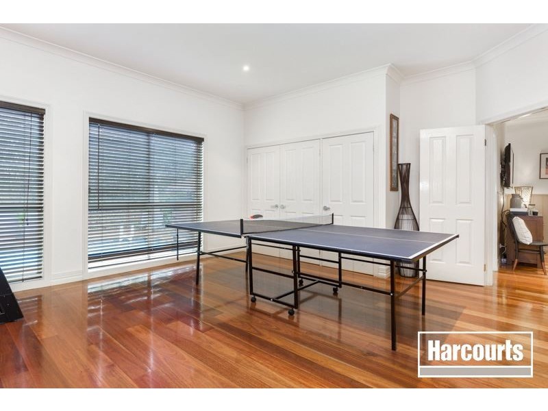 8 Hilltop Close, Narre Warren South VIC 3805