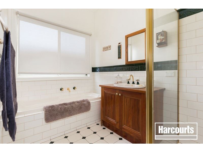 8 Hilltop Close, Narre Warren South VIC 3805