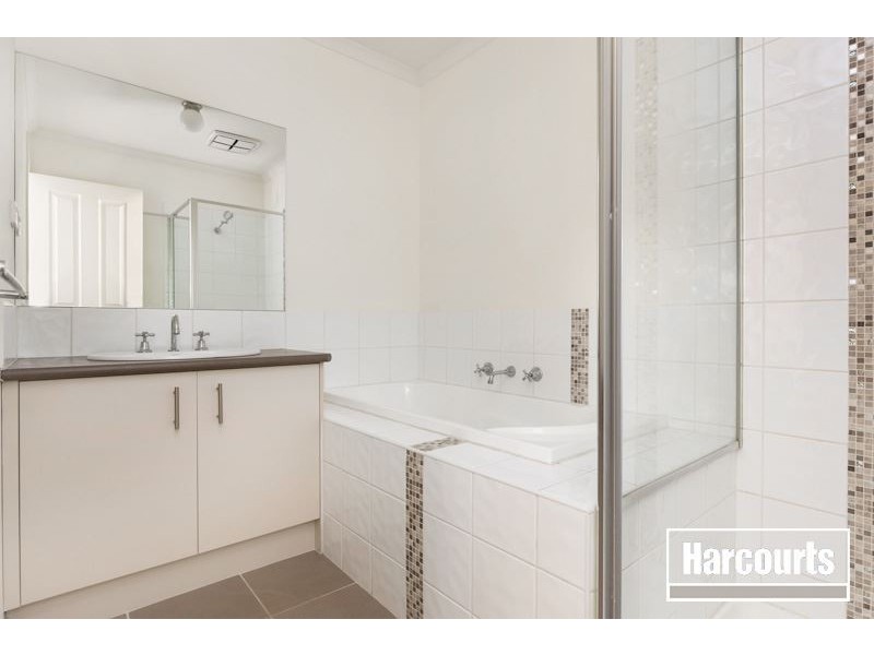 26 Hawkeseye Way, Cranbourne East VIC 3977