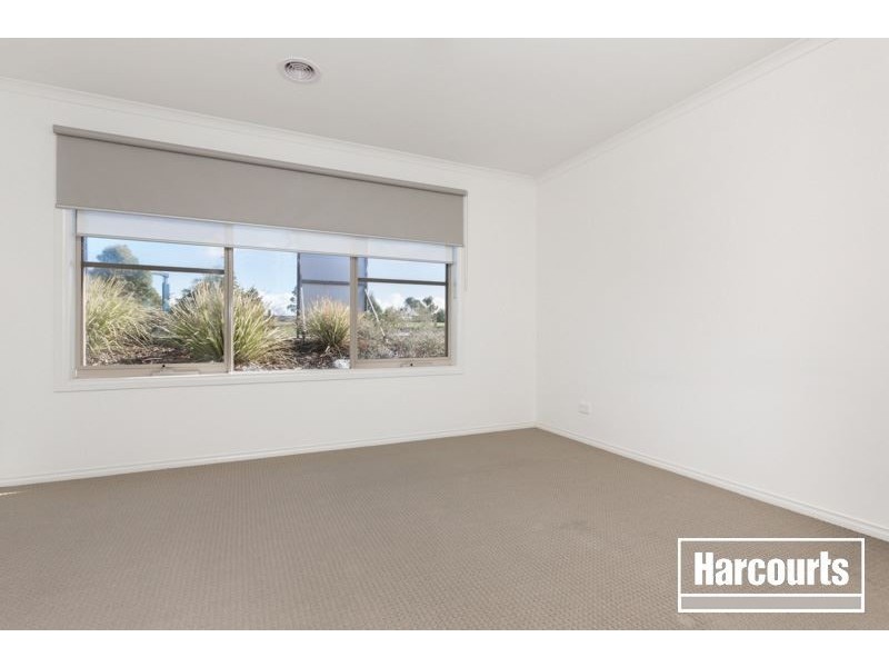 26 Hawkeseye Way, Cranbourne East VIC 3977
