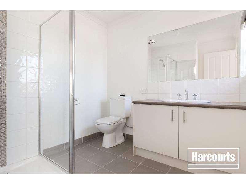 26 Hawkeseye Way, Cranbourne East VIC 3977